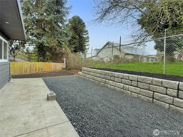 $1,950 | 7820 64th Street Southeast, Unit A, Snohomish, WA 98290