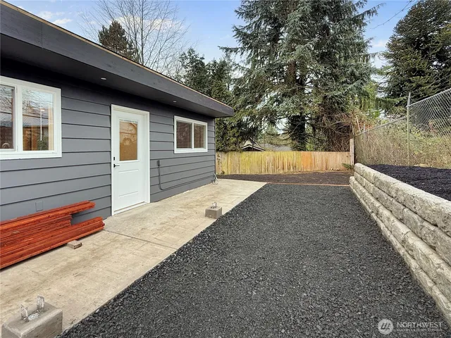 $1,950 | 7820 64th Street Southeast, Unit A, Snohomish, WA 98290