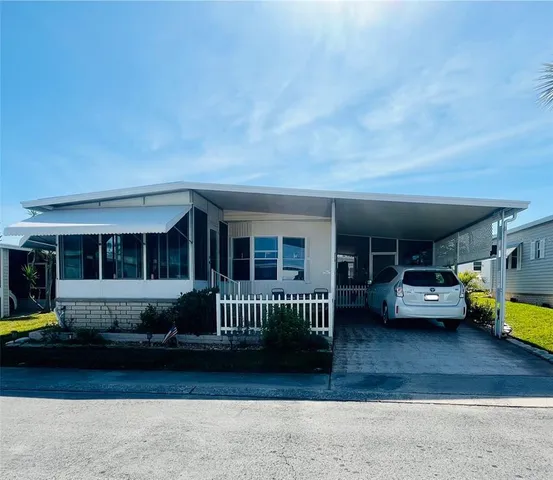 $189,500 | 218 Red Maple Drive, Palm Harbor, FL 34684