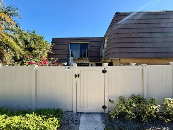 $2,450 | 7117 71st Way, West Palm Beach, FL 33407