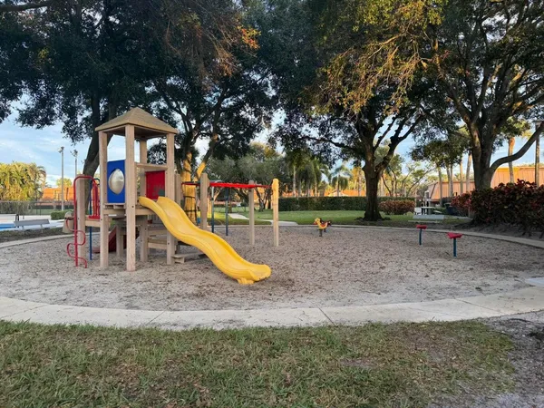 $2,450 | 7117 71st Way, West Palm Beach, FL 33407