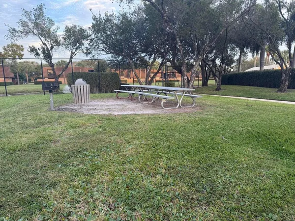 $2,450 | 7117 71st Way, West Palm Beach, FL 33407