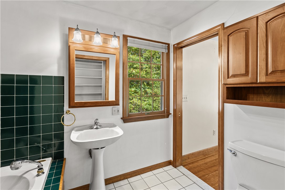 886 Weaver Hill Road Coventry, RI 02816 - Photo 24 of 50