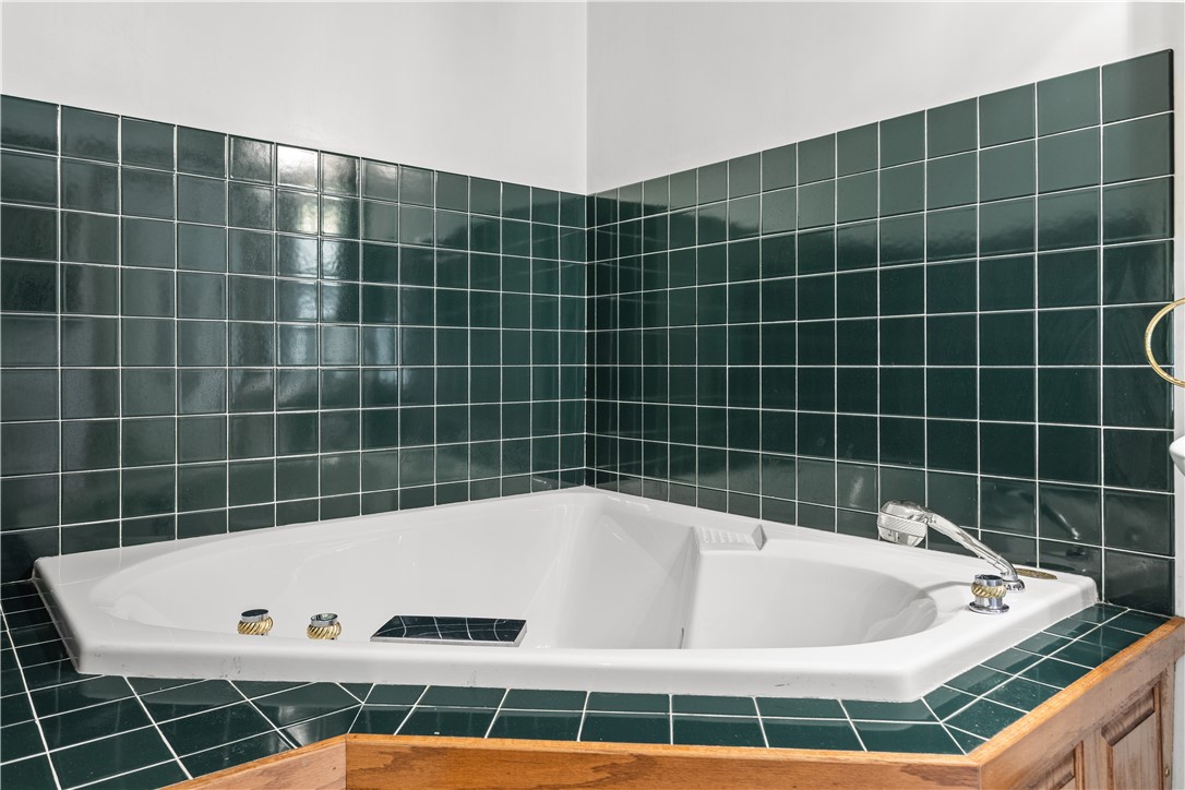 886 Weaver Hill Road Coventry, RI 02816 - Photo 25 of 50