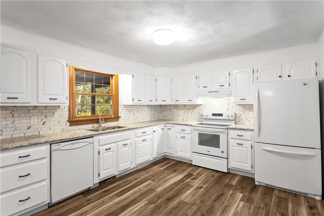 886 Weaver Hill Road Coventry, RI 02816 - Photo 30 of 50