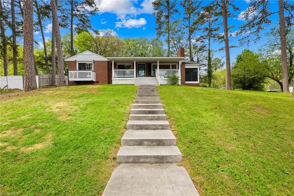 $225,000 | 408 Woodsway Drive, Lexington, NC 27292