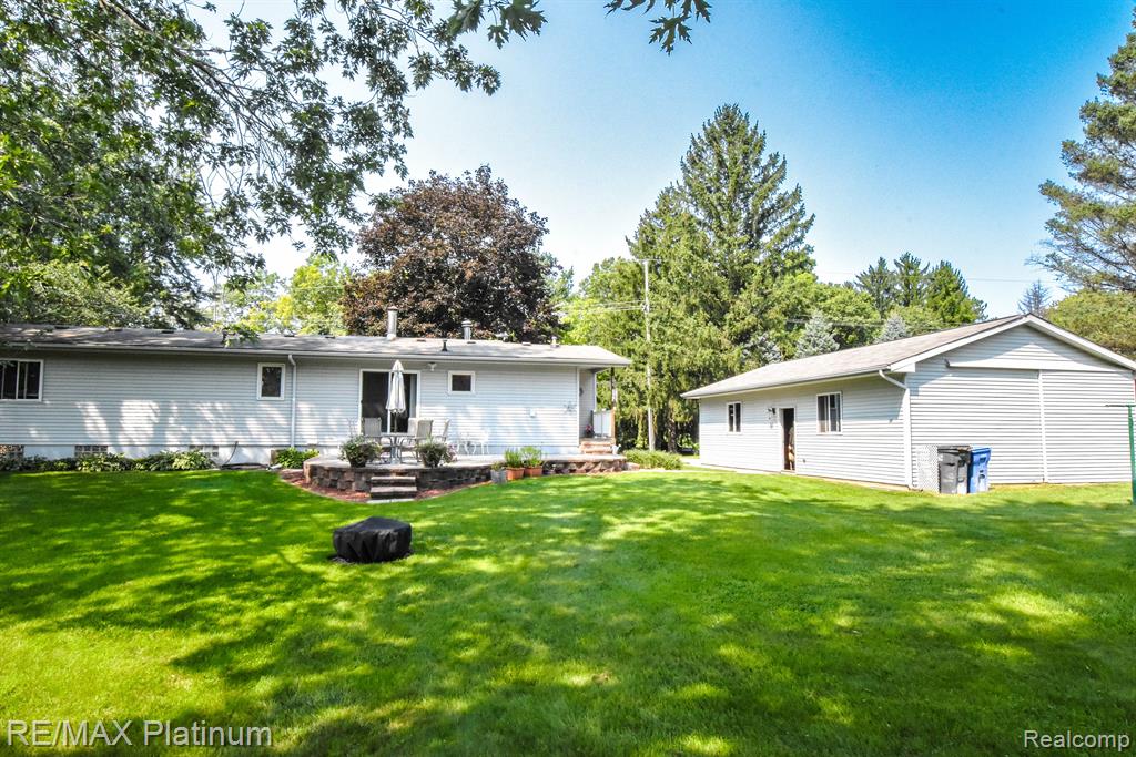 5107 King Road Howell, MI 48843 - Photo 3 of 58