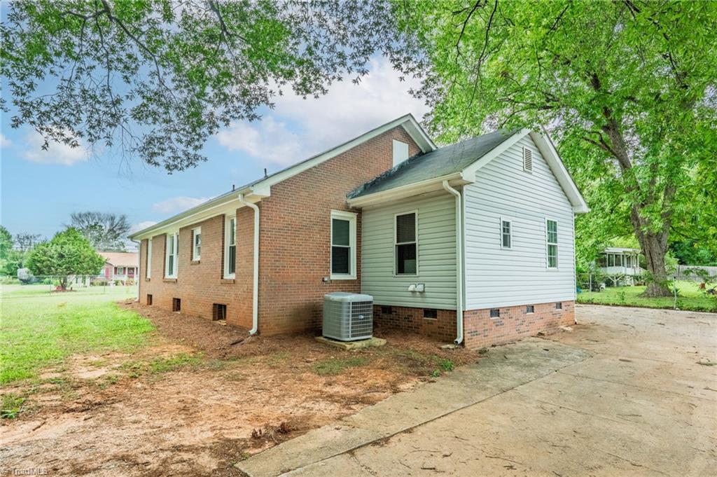 1003 Hawkinstown Road Salisbury, NC 28144 - Photo 5 of 29 Gallery Image 5