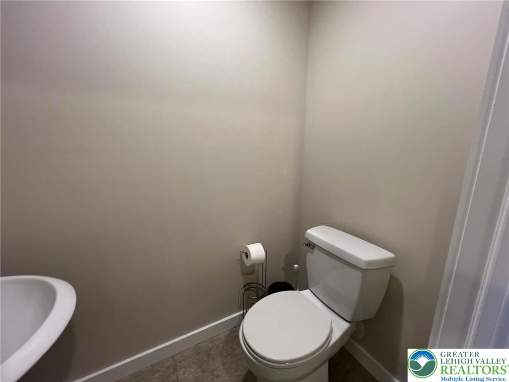 2290 Rising Hill Road Whitehall, PA 18052 - Photo 7 of 25