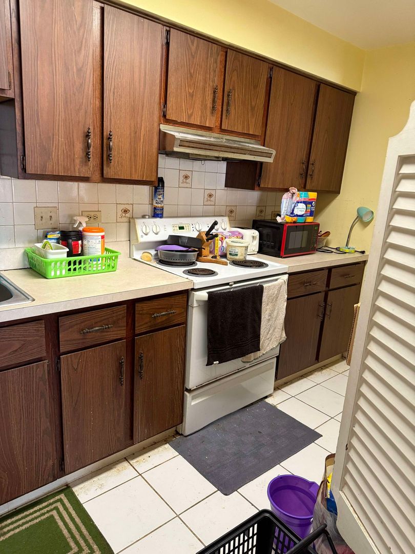 715 West Central Road, Unit A8 Mount Prospect, IL 60056 - Photo 18 of 19 Gallery Image 18