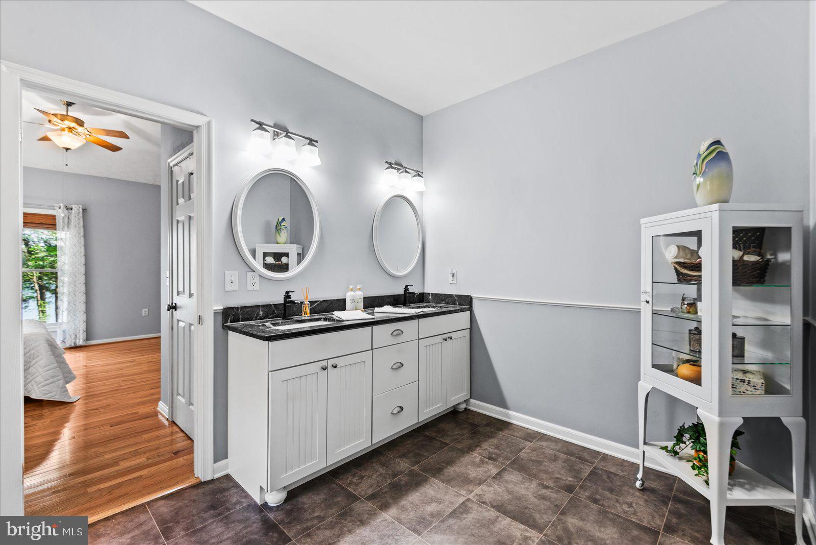 8 Franklin Cove Ruther Glen, VA 22546 - Photo 23 of 70 a spacious bathroom with a sink and a mirror