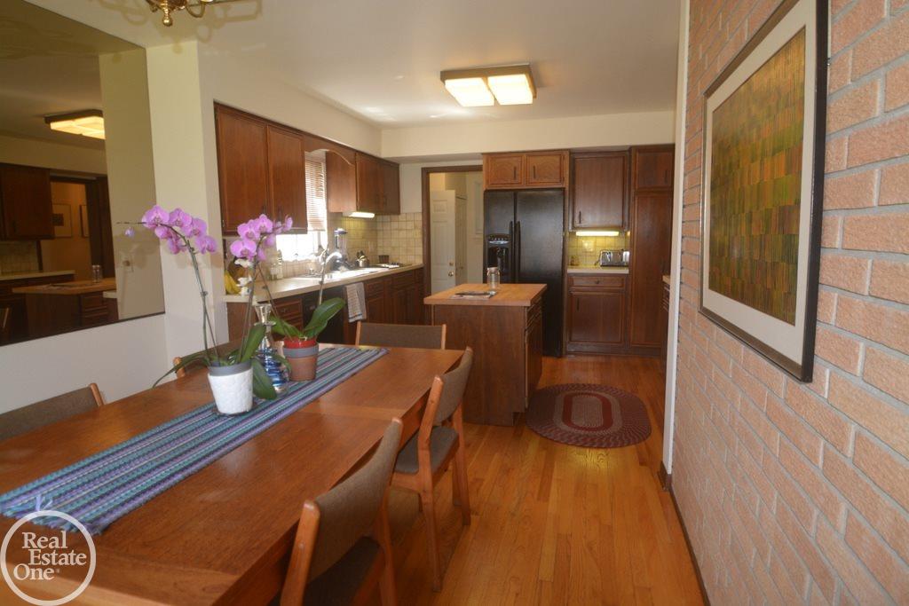 1225 Shenandoah Drive Rochester, MI 48306 - Photo 5 of 9 31242940-4.JPG