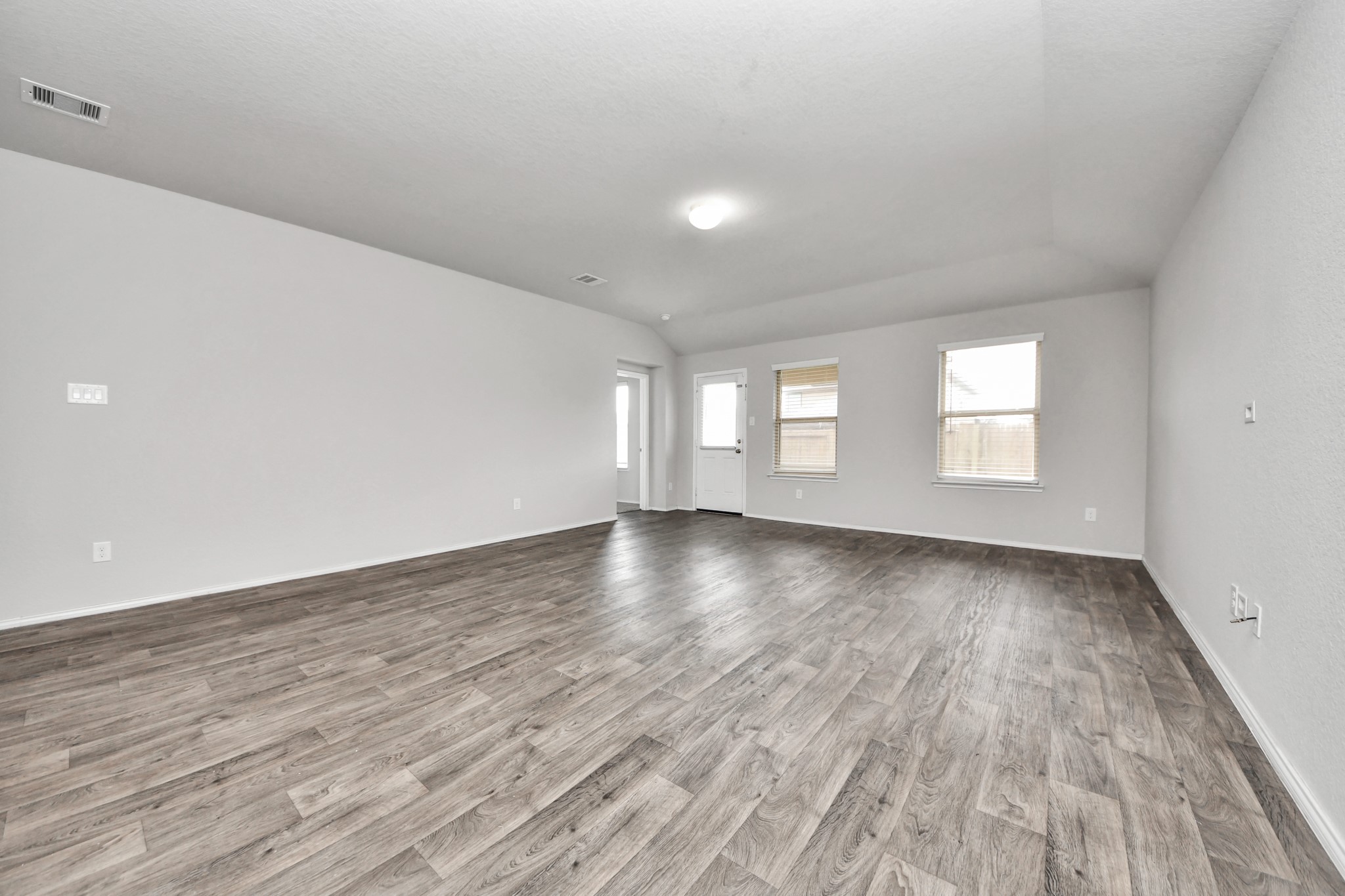 8302 Rose Petals Lane Rosharon, TX 77583 - Photo 41 of 42 Additional living space perspective