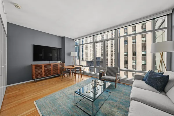 $1,149,000 | 18 West 48th Street, Unit 22A | Midtown Central