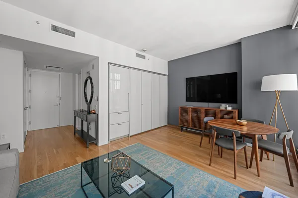 $1,149,000 | 18 West 48th Street, Unit 22A | Midtown Central