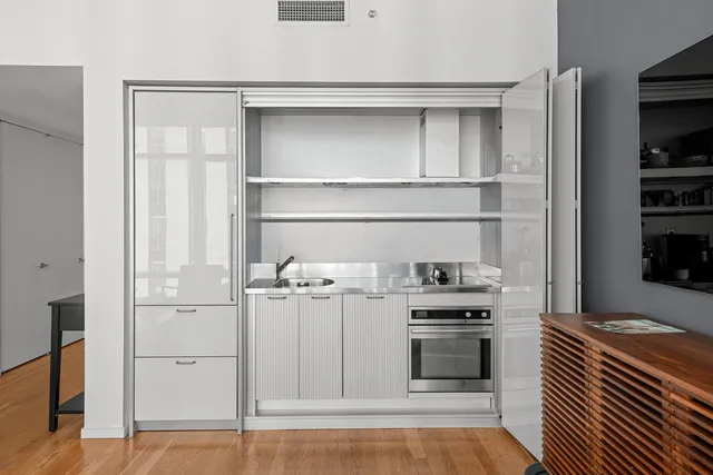 $1,295,000 | 18 West 48th Street, Unit 22A | Midtown Central