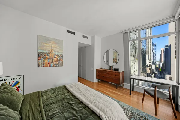 $1,149,000 | 18 West 48th Street, Unit 22A | Midtown Central