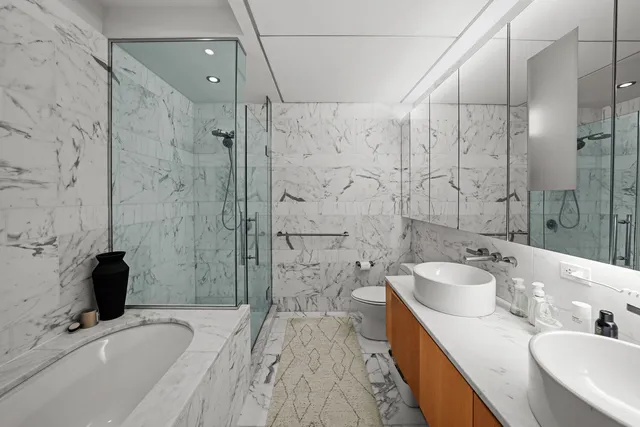 $1,295,000 | 18 West 48th Street, Unit 22A | Midtown Central