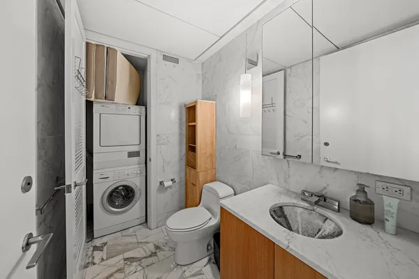 $1,149,000 | 18 West 48th Street, Unit 22A | Midtown Central