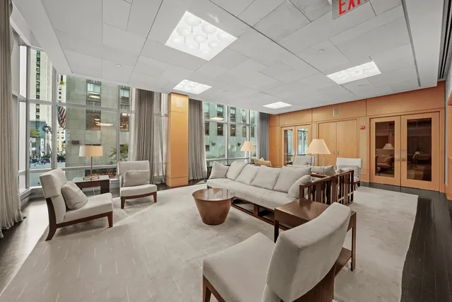 $1,295,000 | 18 West 48th Street, Unit 22A | Midtown Central