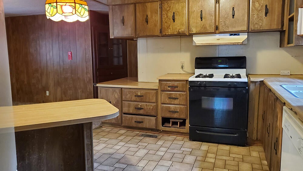 3801-3831 Almar Road Grants Pass, OR 97527 - Photo 9 of 38 3801 Almar 8 Kitch