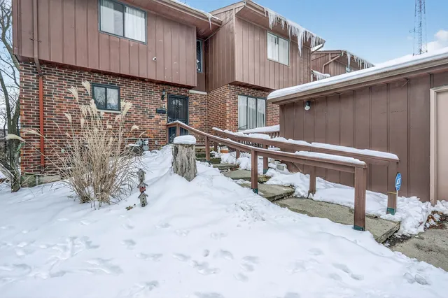 $219,900 | 1467 Midland Court, Unit 3, Joliet, IL 60436