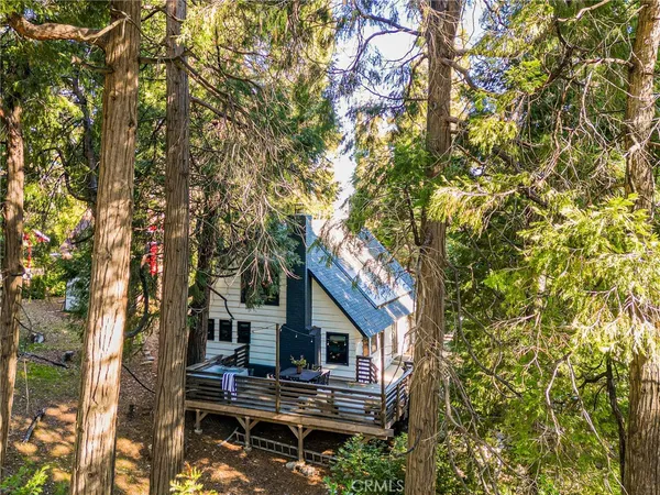 $825,000 | 252 Crest Cir Drive, Lake Arrowhead, CA 92352