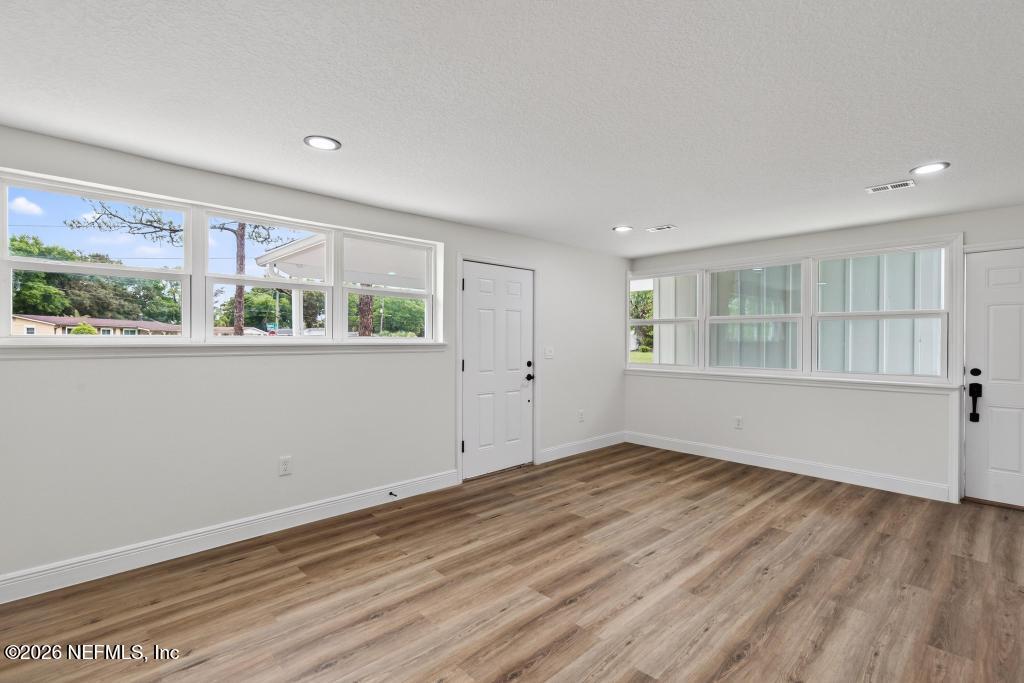 2934 Stonehurst Road West Jacksonville, FL 32277 - Photo 16 of 57 living room