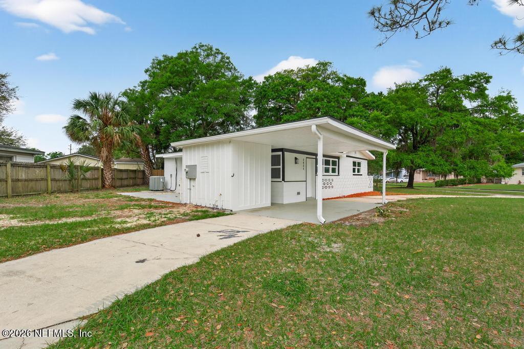 2934 Stonehurst Road West Jacksonville, FL 32277 - Photo 7 of 57 driveway