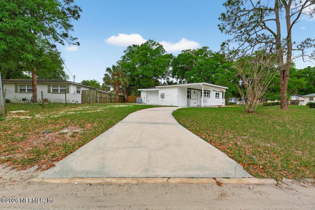 2934 Stonehurst Road West Jacksonville, FL 32277 - Photo 8 of 57 driveway