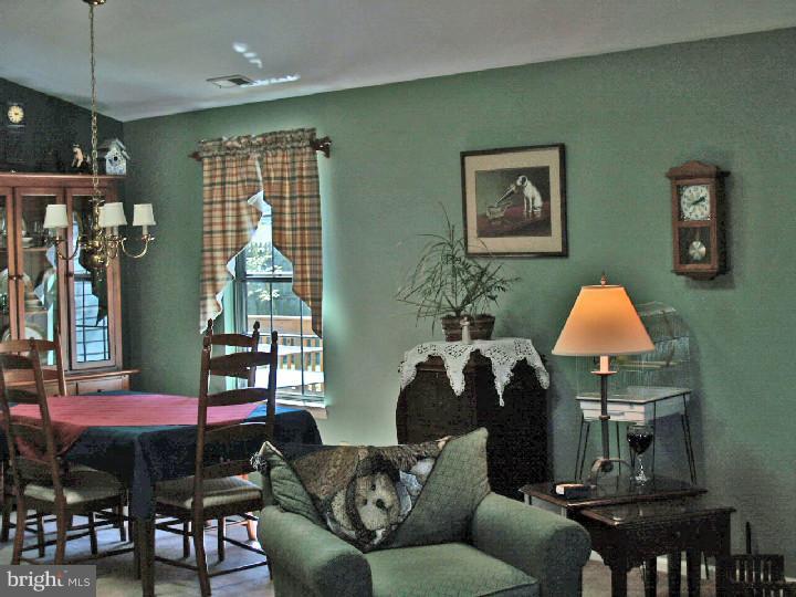 47 Hawthorne Road Sicklerville, NJ 08081 - Photo 3 of 20 Gallery Image 3