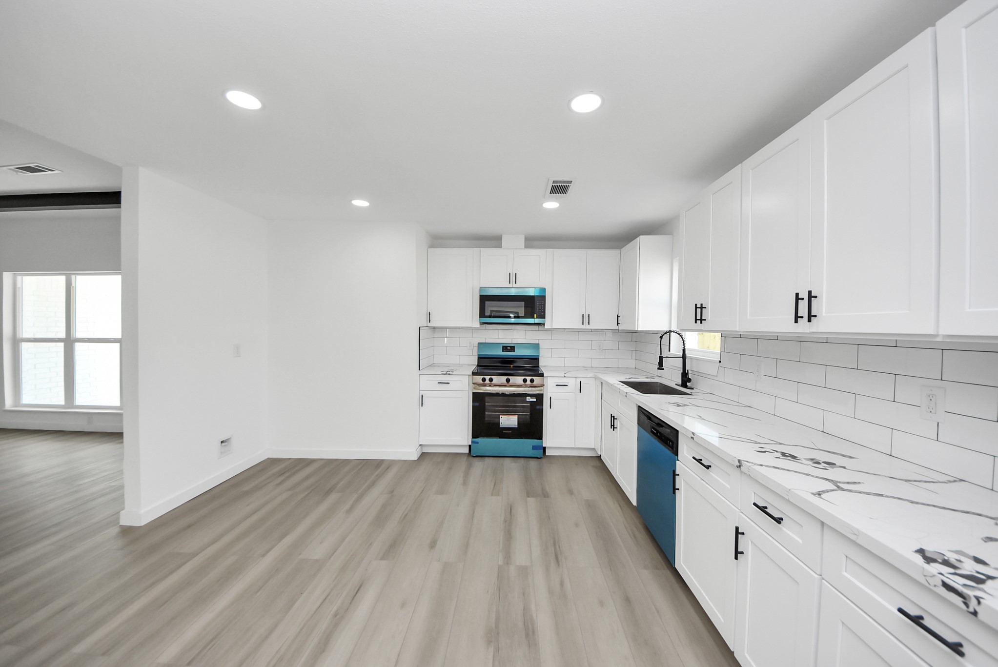 2701 Mustang Road Alvin, TX 77511 - Photo 11 of 45