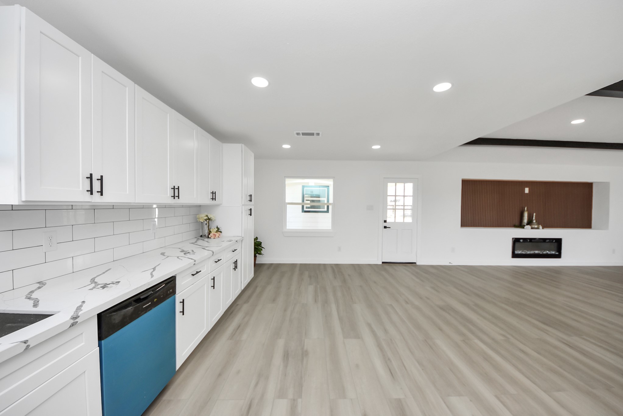 2701 Mustang Road Alvin, TX 77511 - Photo 9 of 45 a large kitchen with stainless steel appliances granite countertop a stove and a sink with cabinets