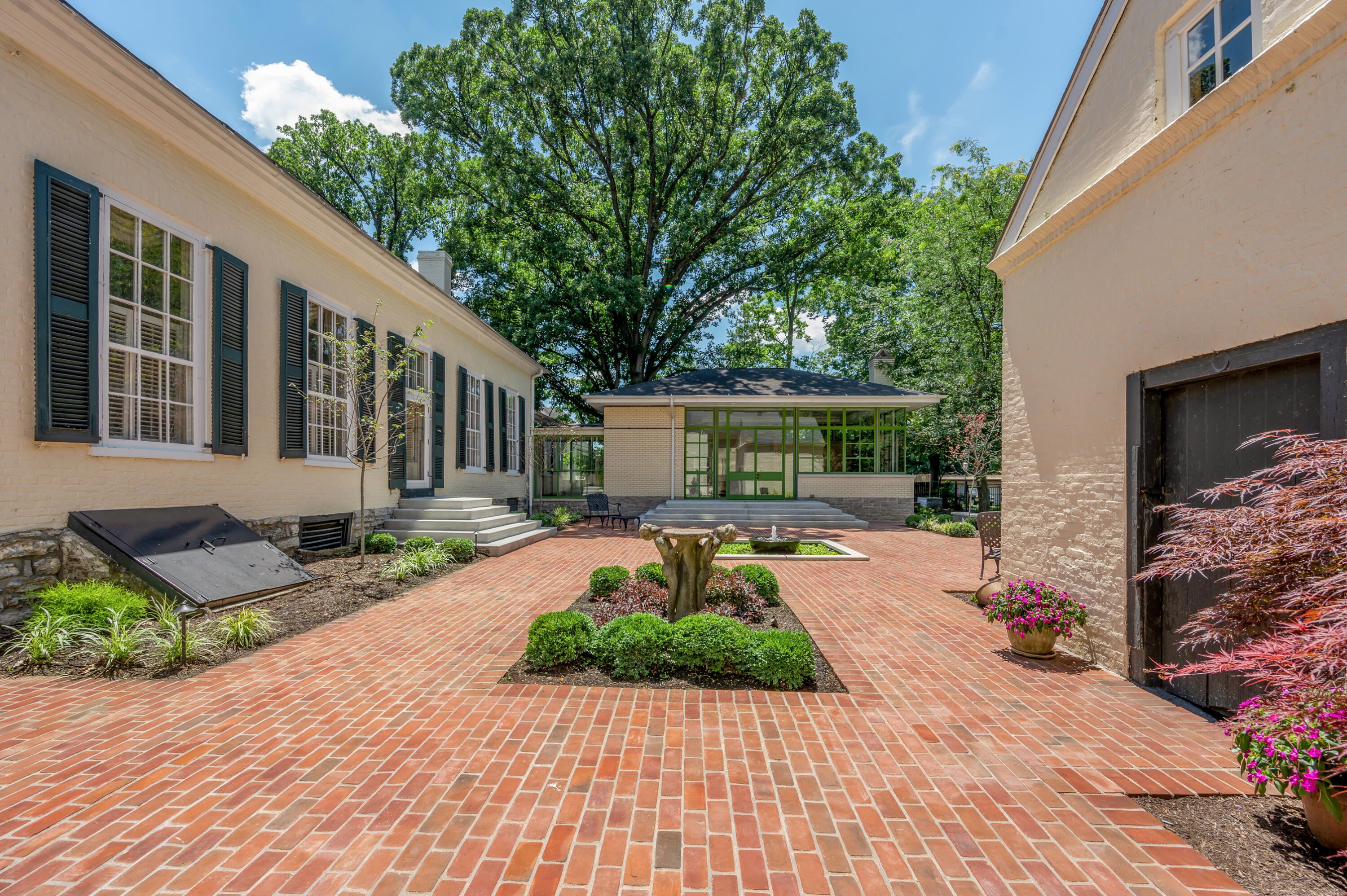 461 North Limestone Lexington, KY 40508 - Photo 92 of 112 TDB_7685