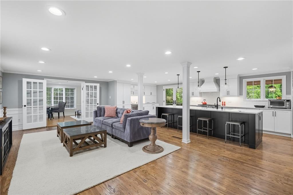 933 Old Hickory Road Pittsburgh, PA 15243 - Photo 4 of 50 Gallery Image 4