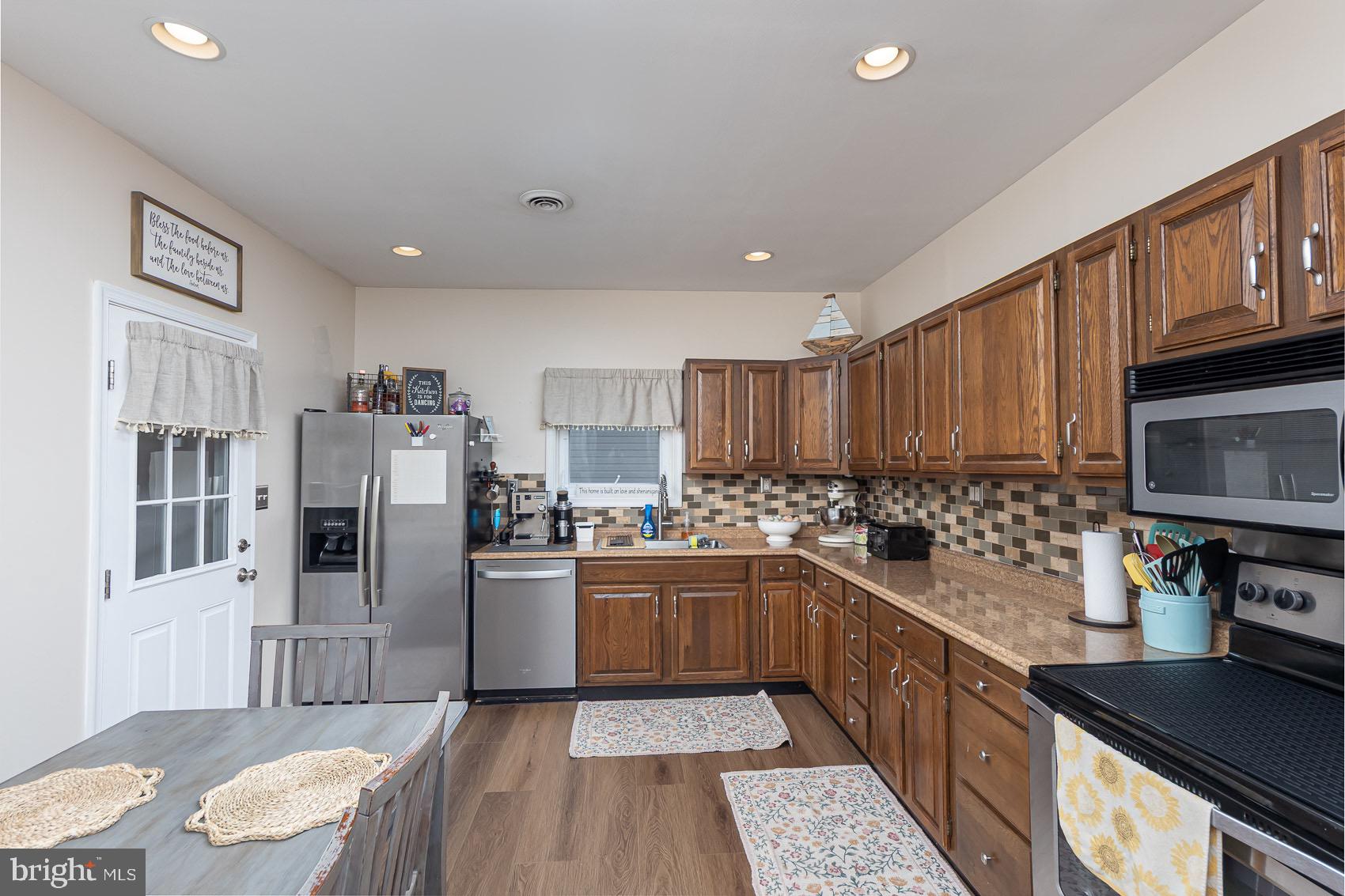 1626 Cape May Road Baltimore, MD 21221 - Photo 23 of 37 Kitchen with SS Appliances