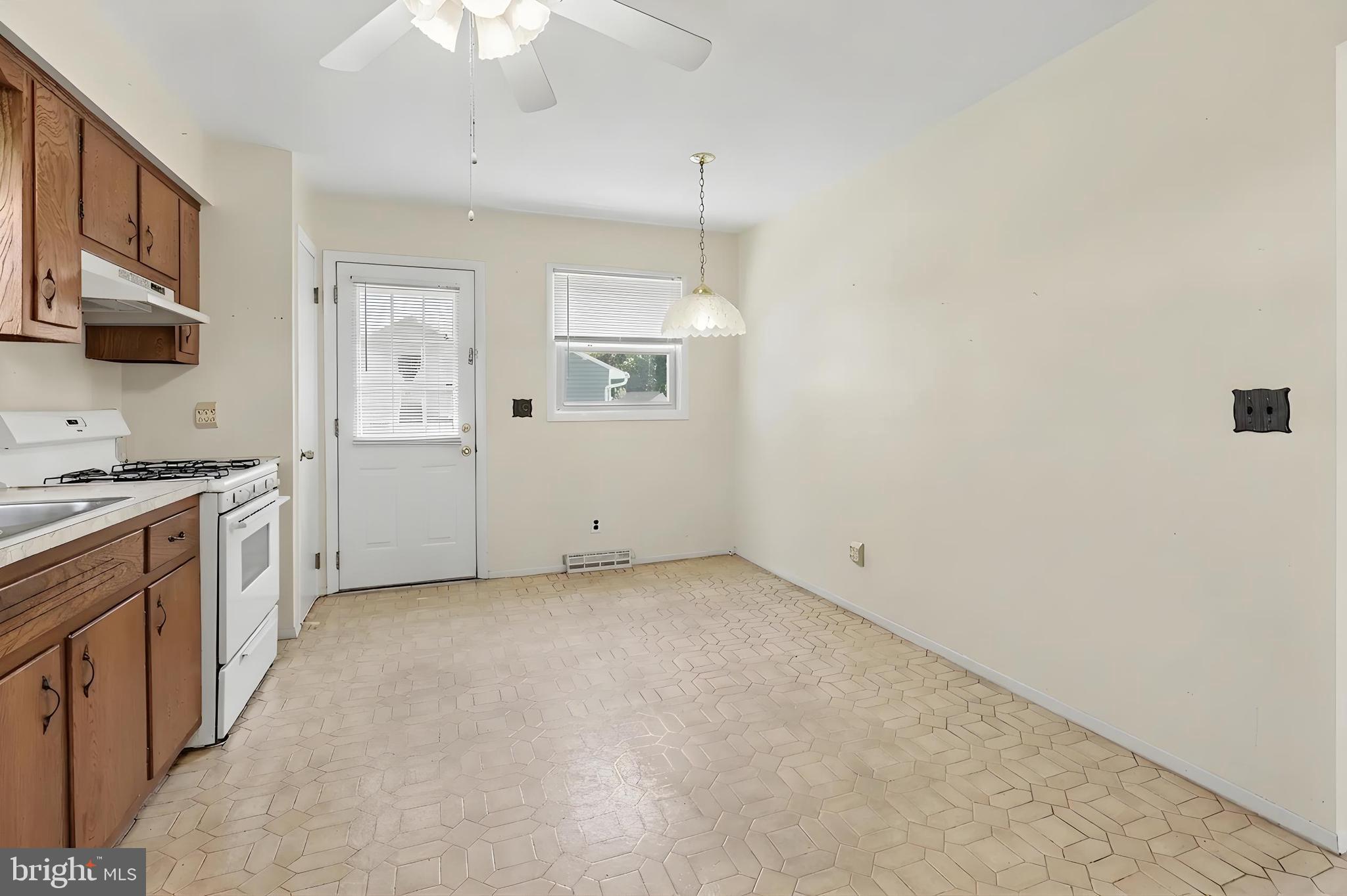 16 Running Brook Road Ewing, NJ 08638 - Photo 11 of 40
