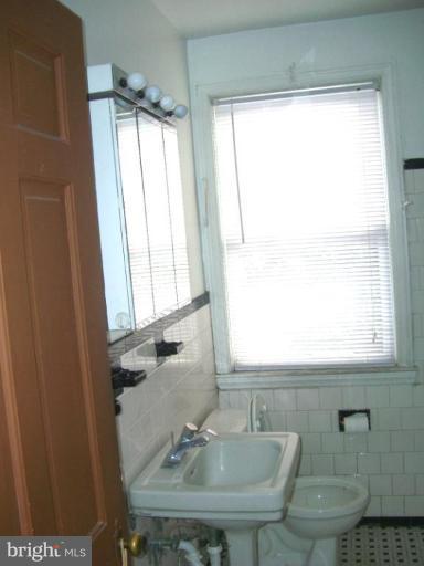 1522 Oakridge Road Baltimore, MD 21218 - Photo 14 of 30 Bath #1