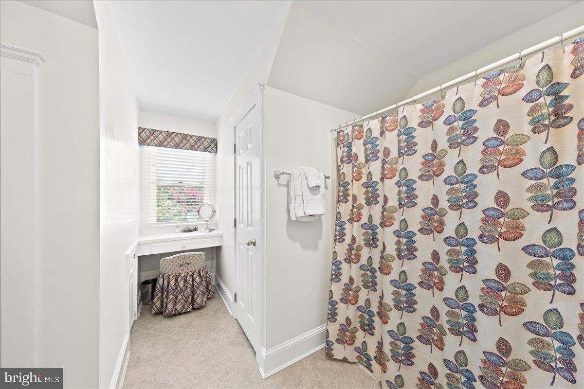 1104 Granbys Run Salisbury, MD 21804 - Photo 56 of 87 2nd floor primary bath w/ a makeup table!