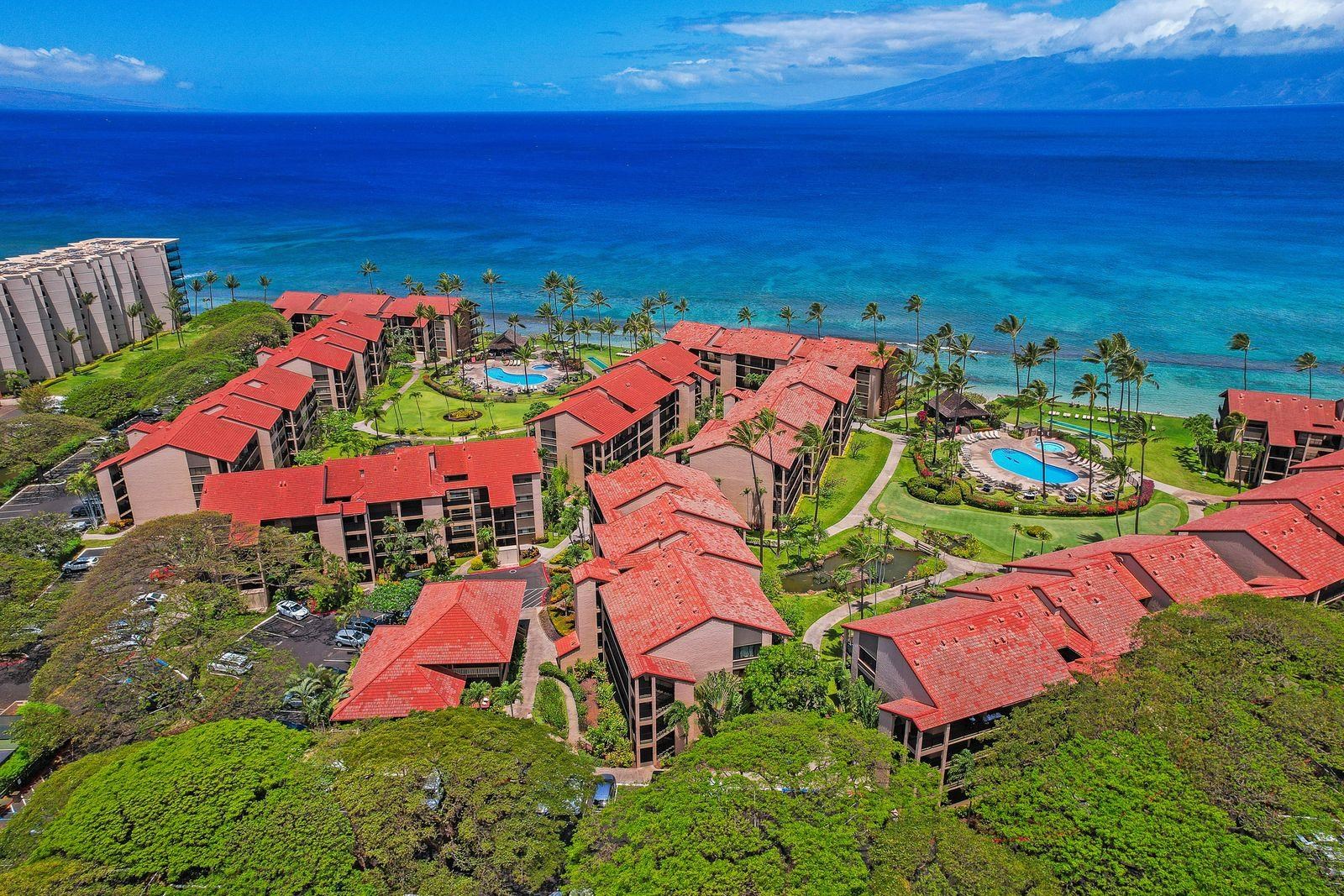 3543 Lower Honoapiilani Road, Unit J401 Lahaina, HI 96761 - Photo 23 of 25 an aerial view of a tennis court
