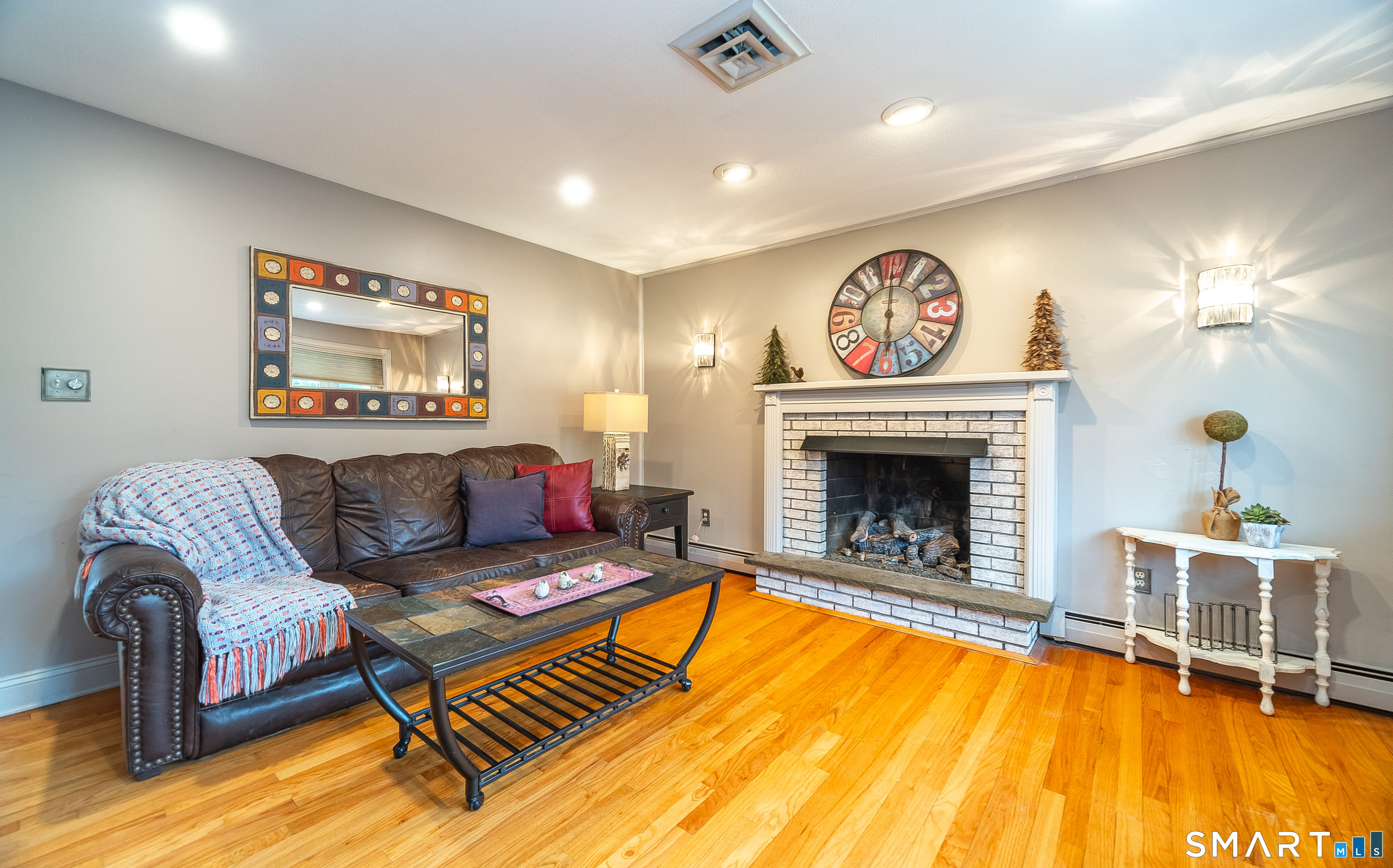 108 Wayne Lane Meriden, CT 06450 - Photo 4 of 40