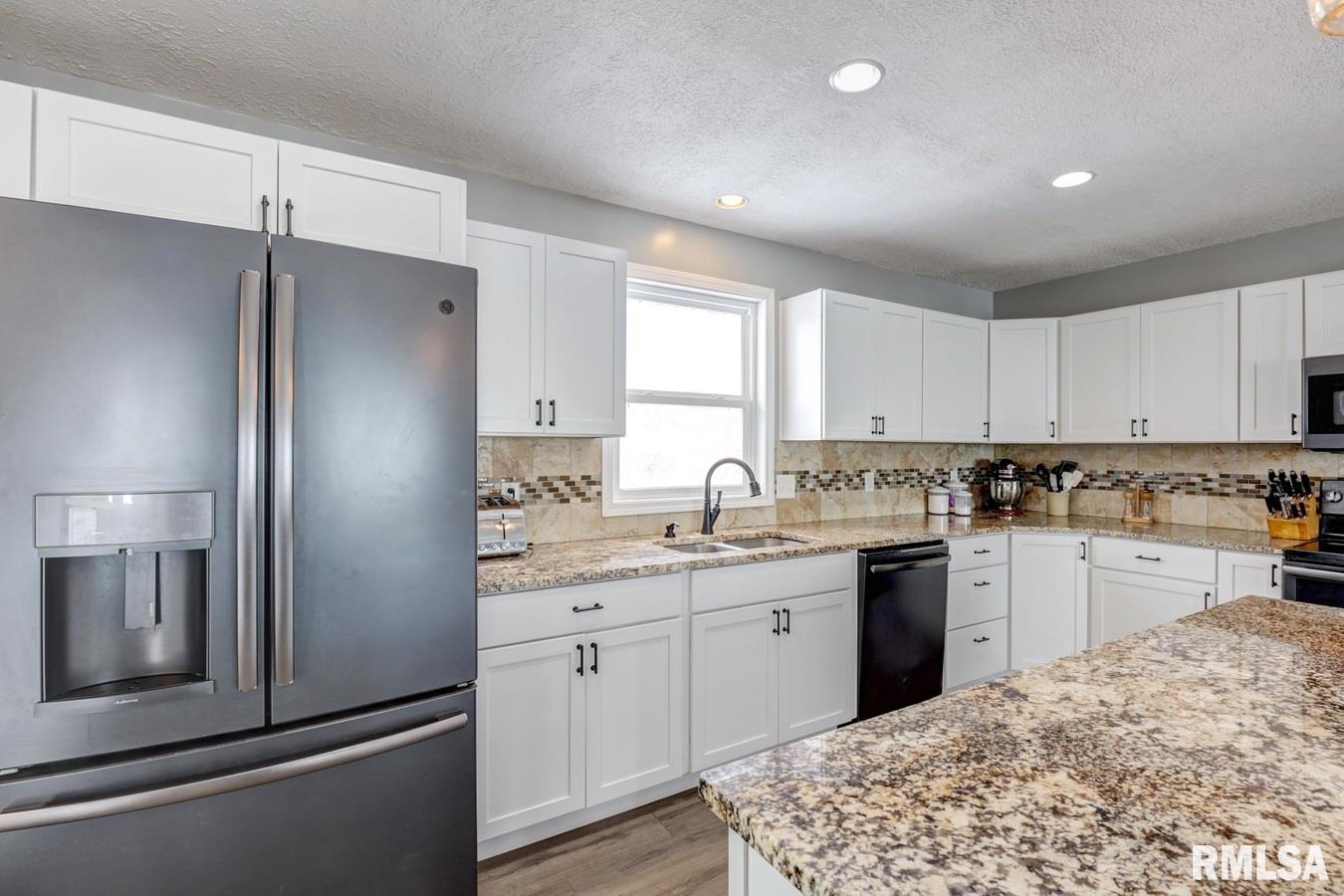 1591 Covered Bridge Road Glenarm, IL 62536 - Photo 16 of 38 Gallery Image 16