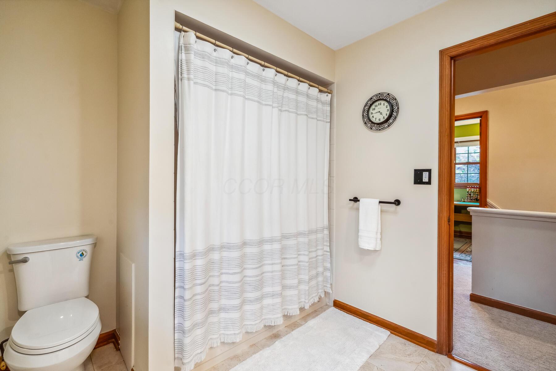 879 Lynbrook Road Columbus, OH 43235 - Photo 26 of 43 Bathroom