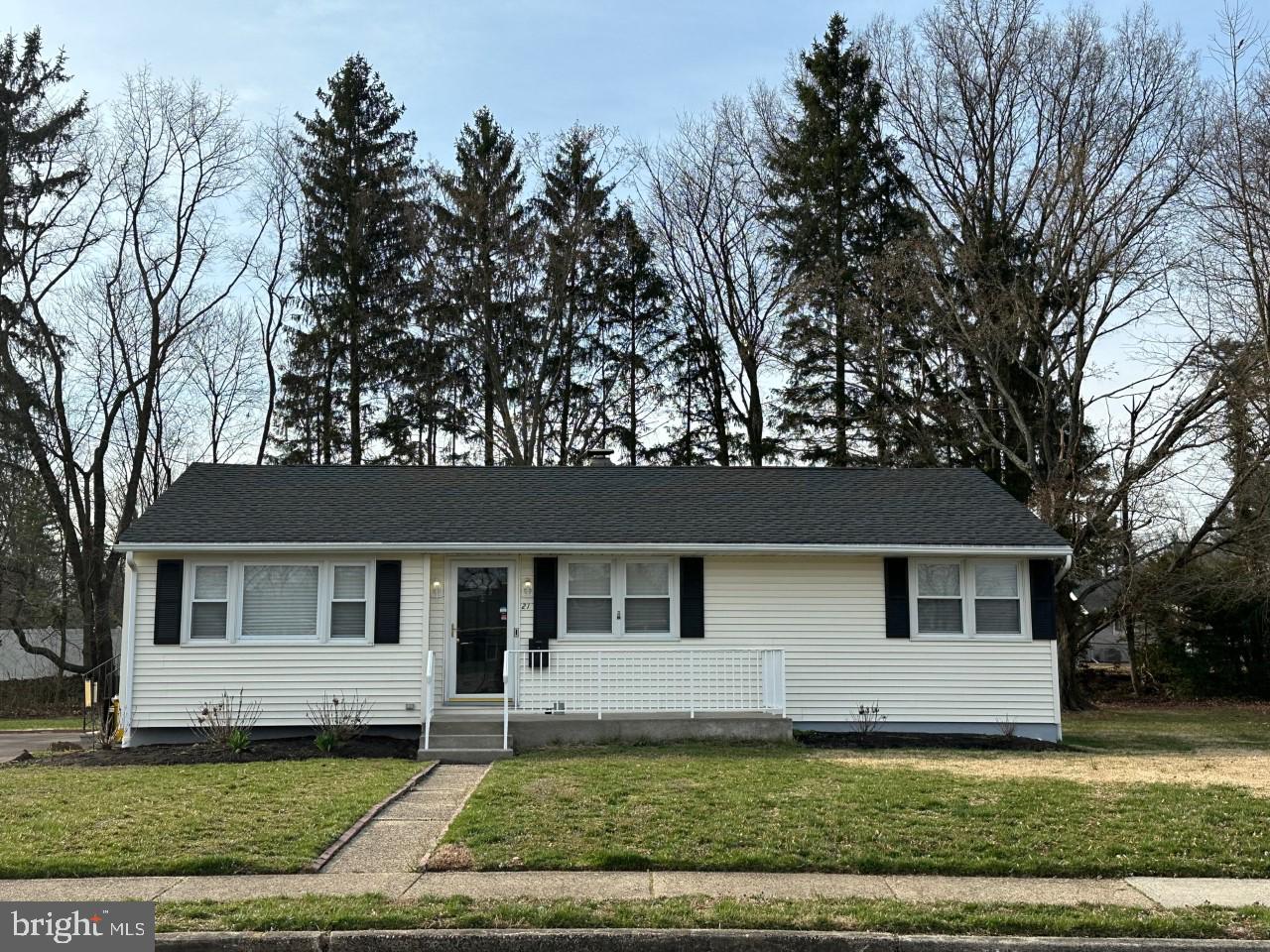 Welcome to 21 Holt Circle