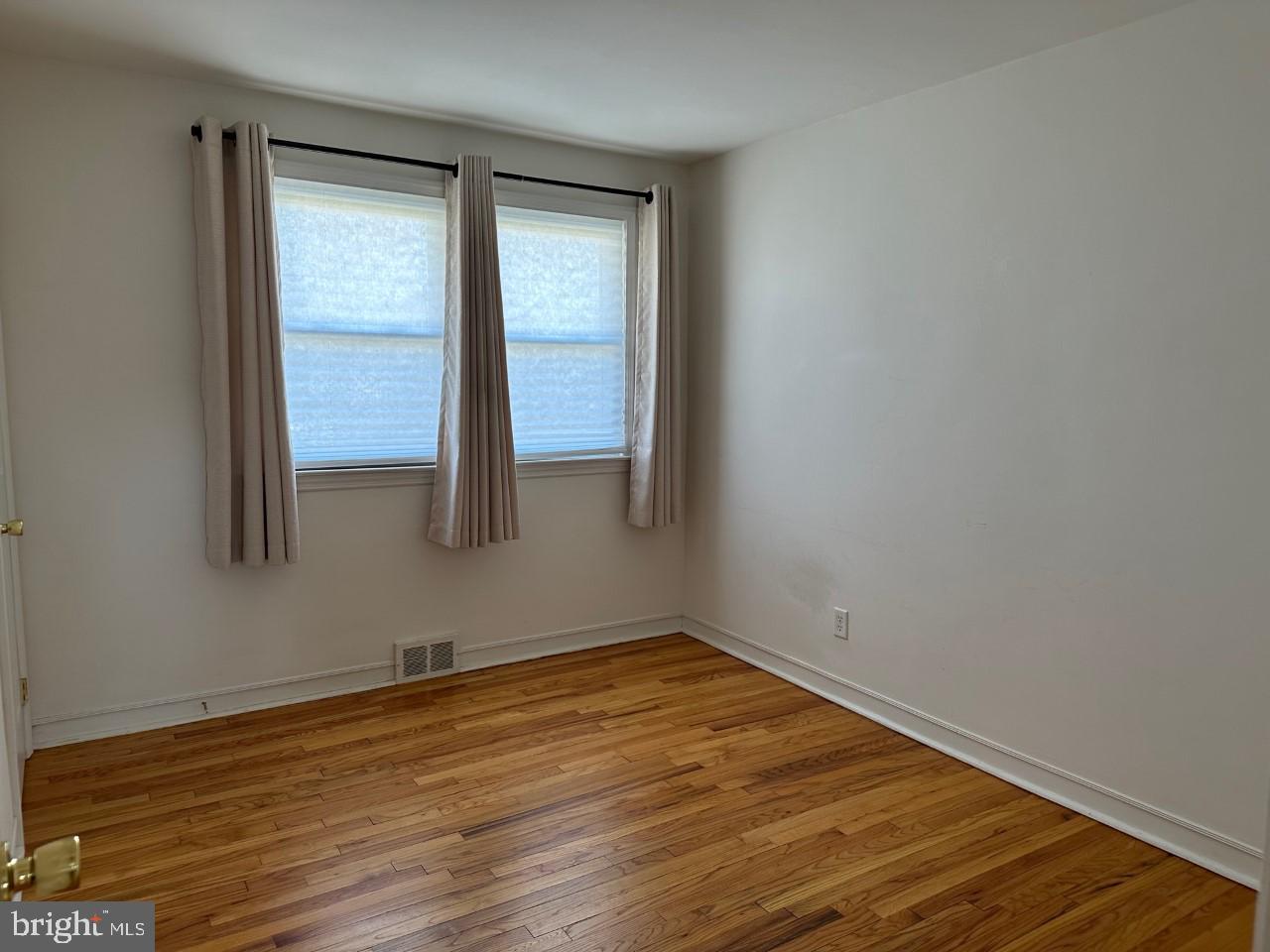 21 Holt Circle Hamilton, NJ 08619 - Photo 13 of 21 Bedroom 2