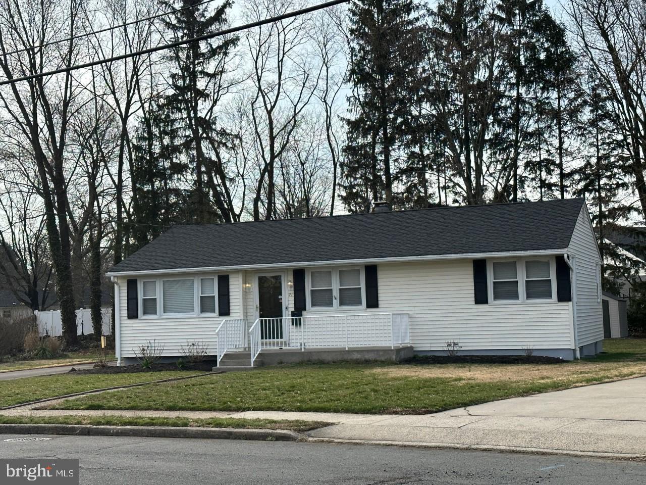 21 Holt Circle Hamilton, NJ 08619 - Photo 2 of 21