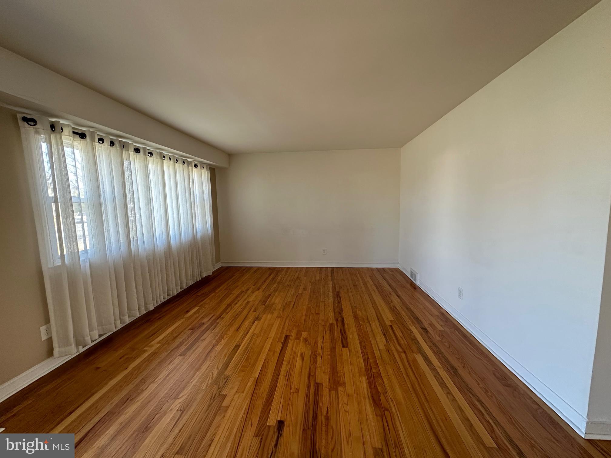 21 Holt Circle Hamilton, NJ 08619 - Photo 4 of 21 Living Room with hardwood floors & Picture window