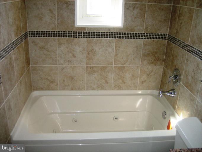 531 Riggs Road Northeast Washington, DC 20011 - Photo 5 of 20 Bath