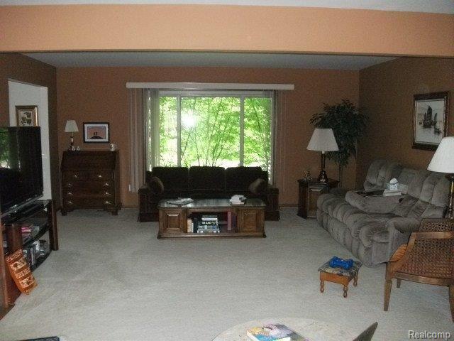 2331 Ulster Road Rochester, MI 48309 - Photo 9 of 19 Living room