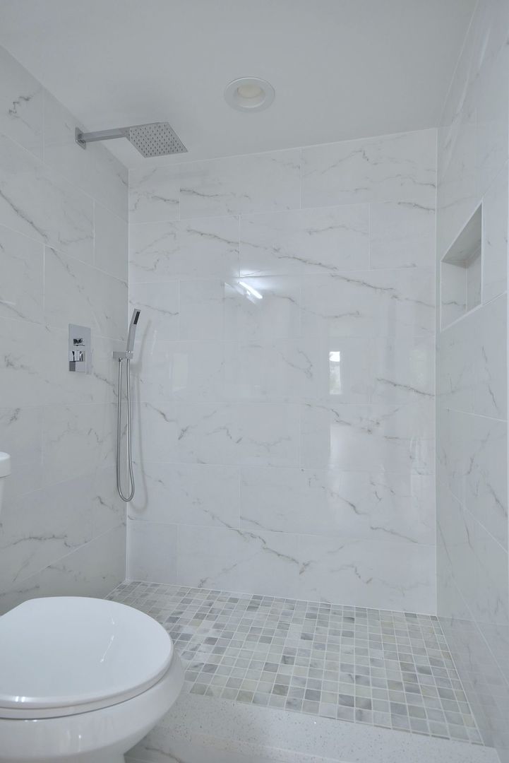 7314 Randolph Street, Unit 3G Forest Park, IL 60130 - Photo 10 of 15 a bathroom with a toilet and a shower